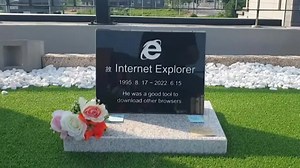 Internet Explorer gravestone goes viral in S.Korea