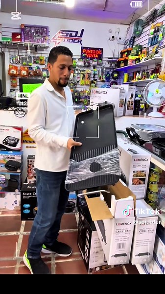 Placha eléctrica para hacer hasta 16 arepas rápidamente