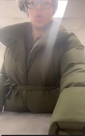 Laundromat Essentials: Choosing the Right Washing Machine