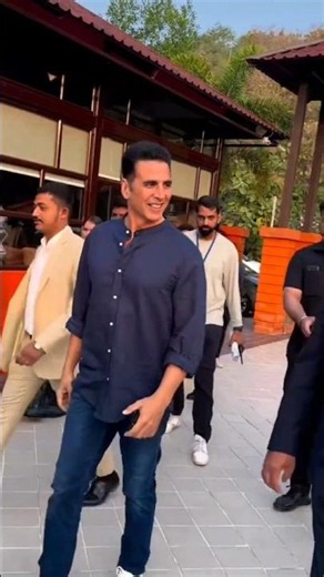 Akshay Kumar & Akshara Singh Public Spotted 🔥 | Ghis Ghis Ghis Viral Trend | #Shorts