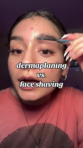 Replying to @StrawberriesOnTheMoon🍓 DERMAPLANING VS. FACE SHAVING dermaplaning: • performed by licensed professional • scalpel or dermatome is used • main purpose is to exfoliate • removes dead skin cells and vellus hair face shaving: • performed on self • facial razor or eyebrow razor is used • main purpose: to remove hair & peach fuzz • only removes hair on the surface of the skin