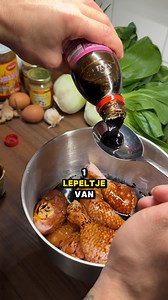 SURINAAMSE KIP 🍗 Jullie vroegen om dit kiprecept, hier is hij dan!! Super easy te maken, alleen even lekker laten marineren (minimaal een uurtje). Toegankelijk en ook met kippendij te maken! Ingrediënten: kip, 4 delen ketjap manis, 1 deel ketjap asin (soja), sambal oelek, maggi bouillon blok, barbeque grill saus van Shishado (minder dan de sojasaus), selderij, ui knoflook gember en zout en peper naar smaak!!! #koken #surinaamseten #eten #kip #marinade | Vijay Kookt