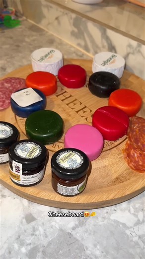 Delicious Cheeseboard Ideas to Impress Your Guests