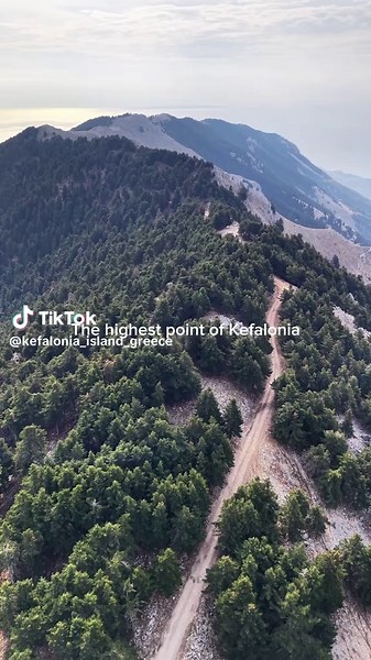 The highest point of Kefalonia: forests, clouds and absolute calm. Mount Ainos, a natural monument rising above the island. 🗻🌿#kefalonia#greece#ionianislands#fy#ainos
