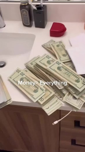 Handling $100 Bills: Money Counts and Management