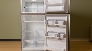 Frigidaire Gallery FGTR1845QF 18 Cu Ft Top Freezer Refrigerator review: Frigidaire's little top freezer model outclasses its big brothers