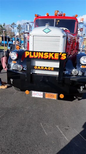 Plunske’s Garage Diamond T at Trucks for Charity in Vernon CT #trucksforcharity2025 | Dean Croke