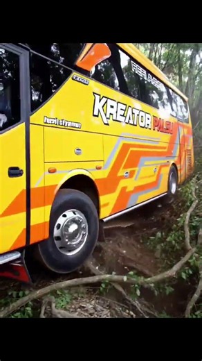 sekarang ada bus di jalur pendakian di gunung ceremai