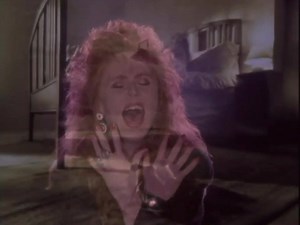 CHINA IN YOUR HAND - T'PAU Canción de 1987 de la banda británica T'Pau. Escrita por Carol Decker y Ron Rogers para el álbum debut Bridge Of Spies y lanzada como sencillo junto al tema No Sense Of Pride. Llegó al número 1 en la lista de éxitos del Reino Unido. | The songs of my life