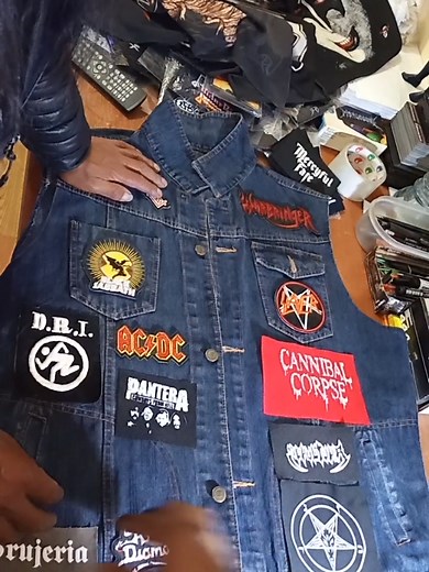 Chaleco de hombre para metaleros: estilos y bandas