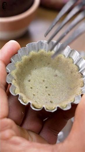 Snack time ko banaiye aur bhi special with this unique 'Mathri Tart'!! ✨ #shorts