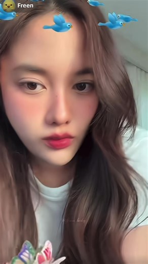 Chị ta biết hết đó nha ai hay nói chỉ có bạn trai đó 😆🌷:Battery almost dead, battery almost dead 🗣️ The filter is very good, it looks very clear 🌷 People are saying I have a boyfriend again, because they only see his head peeking in. Anh 🗣️: Hello, sir. 🌷: Um. 🌷: My biological father, my aunt, let's just say... Battery dead.( The translation using Google is a bit flawed.) #freensarocha #sarochafreen #ffreen_becky #xuhuong