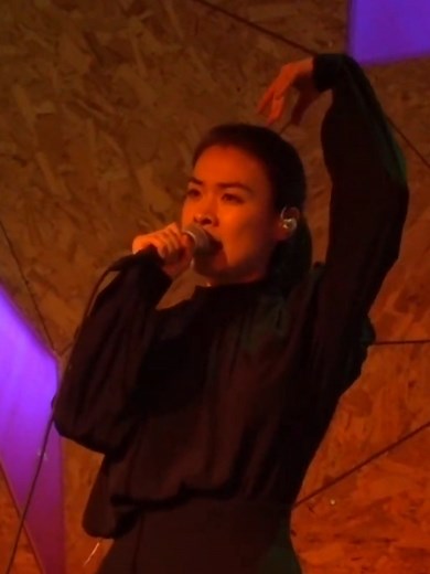 Mitski Live Performance: Me and My Husband at Elsewhere
