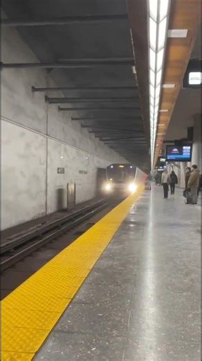 TTC Line 1 (finch) @ Pioneer Village station