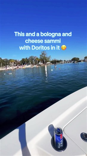 Can’t wait for summer ☀️ 😊 🚤 🍻 boat #Summer #florida #doritos #beer #fun #boating #friends #sun #beer #ultra #bologna #millennial #1986