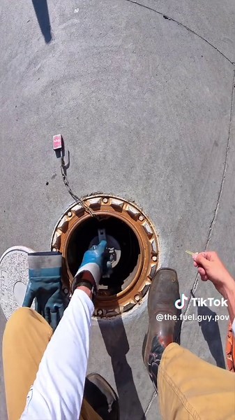 Part 1 📍 Queen Creek, AZ ⛽️ 6,000 gals. unleaded • 2,500 gals. premium 💰 $30,000 load #trucklife #arizona #asmrsounds #asmr #bluecollar