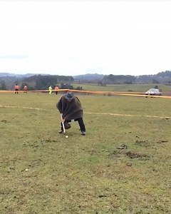 Home-run Williche ! Nivel experto. Chachay Prudencio Quidel haciendo demostración de su destreza en el "maiko", al estilo del palin williche, en el campeonato de palin femenino de San Juan de la Costa. #Palin #Palikantu #Mapuche #Williche #Wallmapu @wechekekawin | WAIKIL