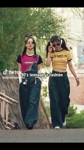 90's Teen Fashion Trends for the Modern Era