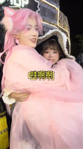 自游飞翔 Free n Fly on Instagram: "满足所有人愿望的小宝宝送来了美女一位 #快来围观 #互动 #甜妹 #反差 #上海欢乐谷惊奇潮玩节 #旅行大玩家 #自游飞翔 #freenfly"