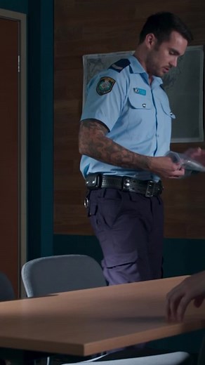 Cash confronts Felicity's attacker #HomeandAway