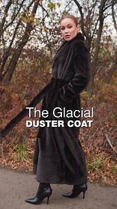 The Glacial Duster Coat brings the perfect blend of winter warmth and runway-worthy elegance. Made from plush faux fur with a velvety, ultra-dense feel, this floor-length silhouette glides with drama while the soft wrap-style collar keeps you cozy. Hidden pockets maintain the long, sleek lines that make this coat feel truly luxurious. And the best part? It’s far easier to sew than it looks. Download Now! https://www.moodfabrics.com/blog/glacial-duster-coat-free-sewing-pattern/ Items used: 🤎 Plu