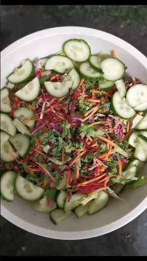 A simple home made keto friendly salad dressing