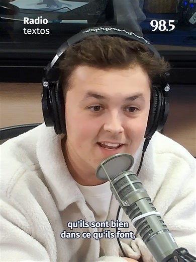 Pas de tente, pas de réseau, juste le silence de la forêt. 🌲 @danickmartineauofficiel raconte comment les participants ont survécu au choc de la déconnexion totale dans «Hors réseau» #qc #culturequebec #danickmartineau #horsreseau #tv #985fm