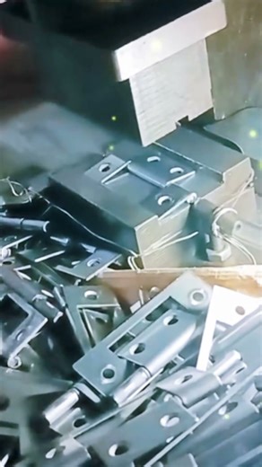 this is how the machine works quickly in making hinges #machine #machineworks #hinges #shorts