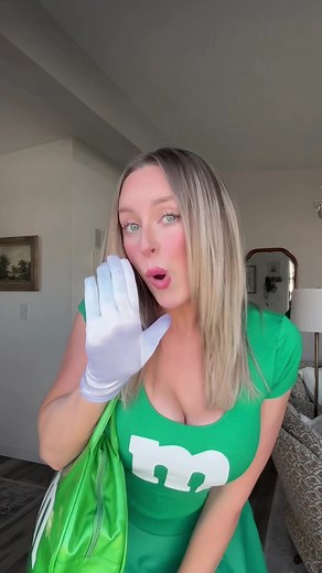 woke green m&m halloween costume 😆💚 #millenialsoftiktok #halloweencostume #halloween2024 #mandm #costumeideas #easycostume #halloweenlook #halloweendiy