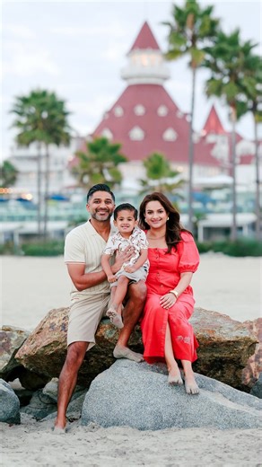 #sandiegofamilyphotographer #hoteldelcoronado #coronadobeach #candidfamilyphotography #familyvacation | Amy Gray Photography