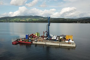 CPT testing on a barge on Norway's biggest lake