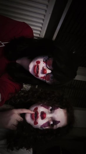 @Miaaaa 🌝😜 #ilovemybestfriend #trend #pinterest #emo #clown | best friend