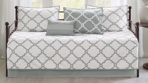 Madison Park Daybed Cover Double Sided Quilting Casual Design All Season Bedding Set with Bedskirt, Matching Shams, Decorative Pillow, 75 in x 39 in, Yosemite, Purple Teal