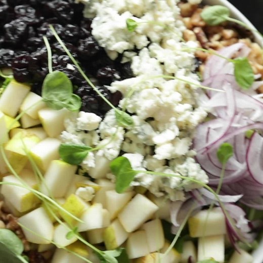 37K views · 1.2K reactions | This Salad with Fresh Pears and Gorgonzola Cheese is AMAZING! Recipe at https://www.heinens.com/recipes/pear-and-gorgonzola-salad/ | Chef Billy Parisi | Facebook