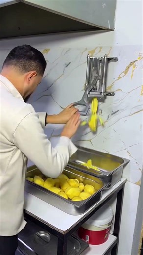 This Guys Use His Creativity To Cut Vegetables #shorts