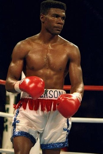 Julian Jackson è stato uno dei picchiatori più temuti della storia nei pesi medi e superwelter. Potenza devastante, 55 vittorie di cui 49 per KO. Quando colpiva, il match spesso finiva lì. #julianjackson | Team Iacono