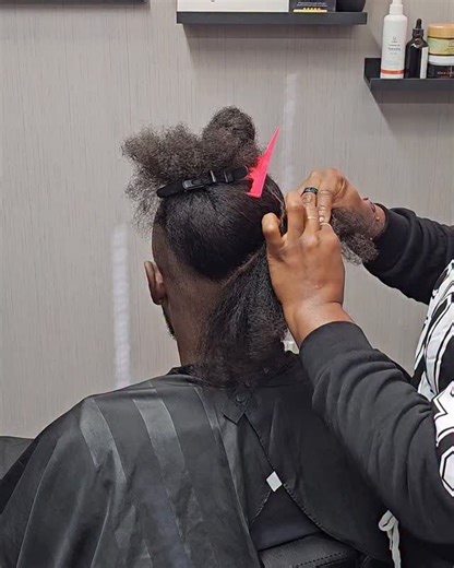 Two strands twistcrown ◾️◾️◾️◾️◾️◾️◾️◾️◾️◾️◾️◾️ #hairbraiding #protectiveStyles #knotlessbraids #boxbraids #feedinbraids #bohobraids #naturalhairstyles #braidsonfleek #cleanpartscleanwork #braidsthatlast #dmvbraider | RoyalilsBraids | Facebook