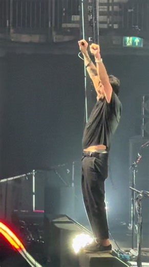 7 Words - Deftones. London O2 20/02/2026. One of my favourites- influenced my own music for sure (Spotify: Logan Darkwoods) 🎶 #deftones #deftonestiktok #deftonesfan #y2kaesthetic #chinodeftones
