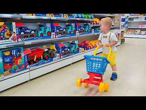 Chris bé nhỏ giả vờ chơi với đồ chơi - video hay nhất với anh trai nhỏ