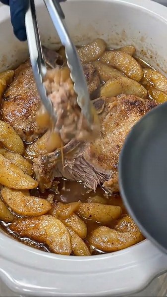 🍎🍖 Slow Cooker Pork Chops & Apples | Easy Comfort Food Recipe!