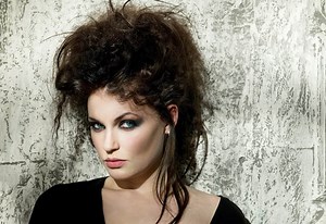 How to Tease Hair for Volume? Pros, Cons & Examples