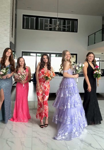 Prom ‘25 with my girls 💕
