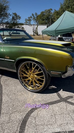 Chameleon Cutlass 442 On @saviniwheels #midwestfest #naptownwhips | Phatwhipz