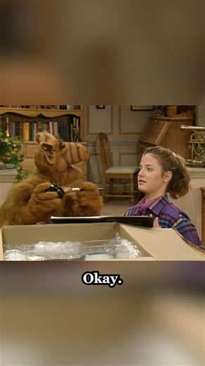 Learning how to do makeup from a book nothing could go wrong here #ALF #sitcom #makeup #family #comedy | Alf