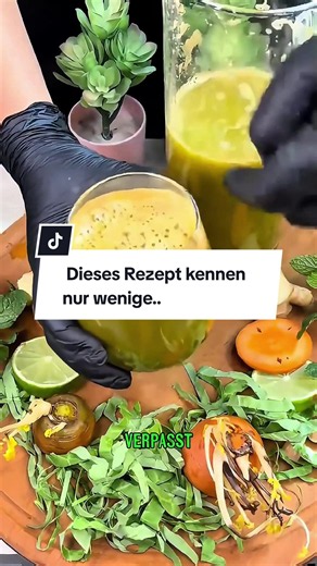 Ein einfaches Rezept mit natürlichen Zutaten Kennst du dieses Rezept schon? 🥕🍋 Schreib mir in die Kommentare, aus welcher Stadt oder welchem Land du zuschaust. 👇 💾 Speichere das Rezept und teile es mit jemandem, der natürliche Rezepte mag #gesunderezepte #grünkohl #karotte #ingwer #zitrone #natur #gesundheit #deutschland #rezepte #fürdich