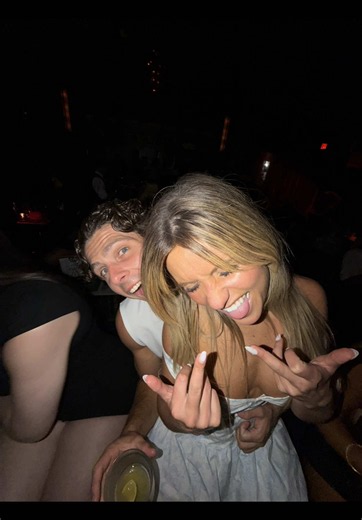 #DENZIE BEG ON THE PAVEMENT…. PLEASE AND THANK YOU😇 ofc @Dylan Wrona #loveislandseason8 #honeymoonin