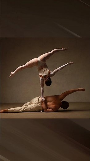 🇺🇦 Model poses for photoshoot📸 5 Acrobatics.