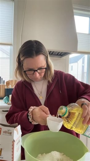 Beverley Mitchell on Instagram: "I am a sucker for a good coffee cake, it reminds me of growing up so I was stoked to find @whitelily Cinnamon Crumb Cake!! It is so good and takes me back! A perfect treat always but especially for the holidays! Do yourself a favor and pick up yours today! #yum #whitelily #cinnamoncrumbcake #baking #delicious ad"