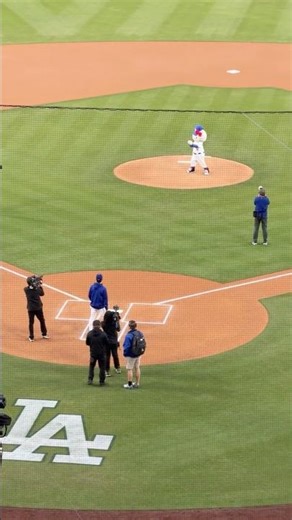 Hello Kitty throws first pitch to #HyeseongKim #DodgerStadium