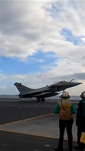 Dramatic Carrier Ops Rafale Jets Land on USS George H.W. Bush (CVN-77) Ionian Sea #shorts
